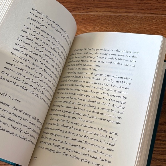 Dear America: The Girl Who Chased Away Sorrow: The Diary of Sarah Nita, a Navajo - Picture 2 of 3